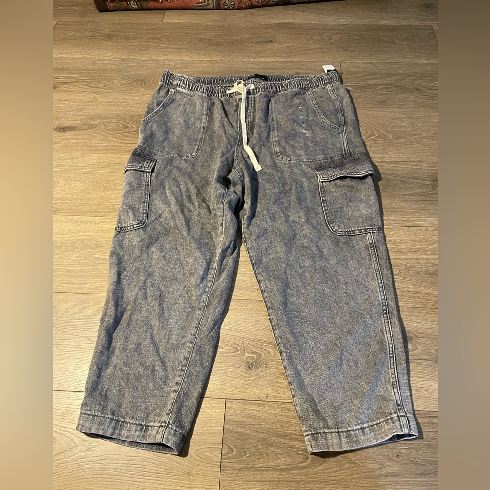 GAP WOMEN CARGO EASY JEAN BRAND NEW W TAG 79.99 originally!